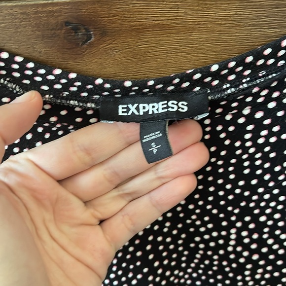 Women’s size small, express blouse with white and pink polkadot detail and tie - Picture 4 of 6